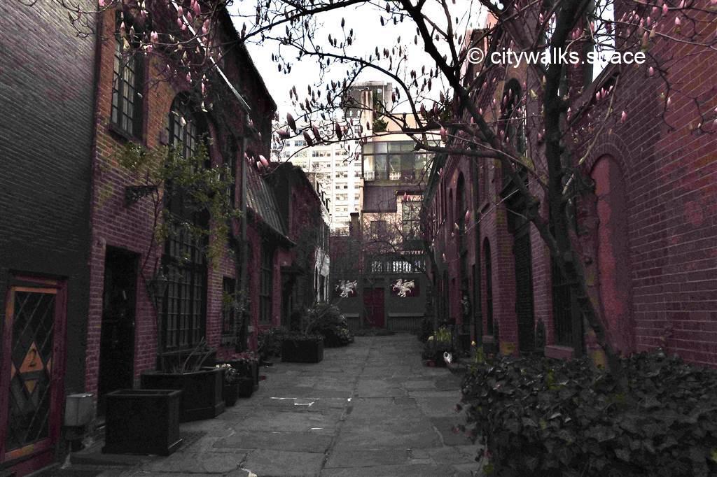 Stable court, Manhattan
